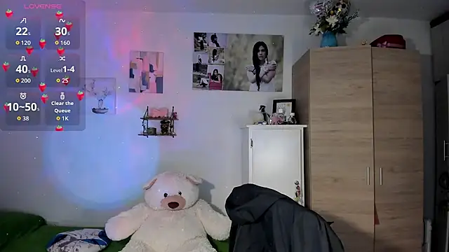 VeronikaOlsen online show from September 26, 2025, 2:13 pm