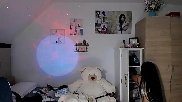 VeronikaOlsen online show from October 29, 2025, 9:03 pm