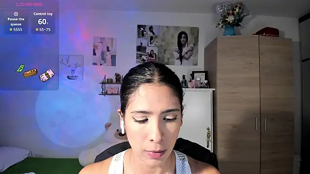 VeronikaOlsen online show from October 8, 2025, 7:58 pm