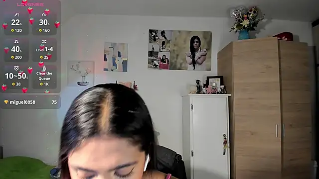 VeronikaOlsen online show from October 1, 2025, 1:26 pm