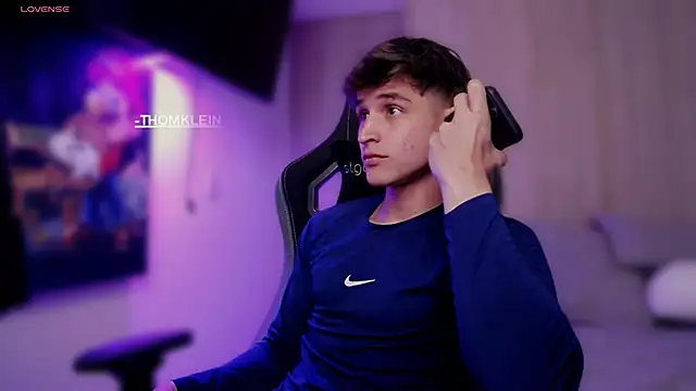 Snapshot of thomklein chatting on September 17, 2025, 7:27 pm thomklein online show from September 17, 2025, 7:27 pm