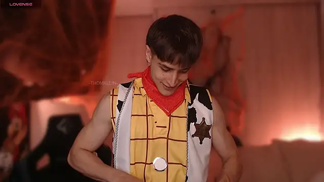 Snapshot of thomklein chatting on October 30, 2025, 7:22 pm thomklein online show from October 30, 2025, 7:22 pm