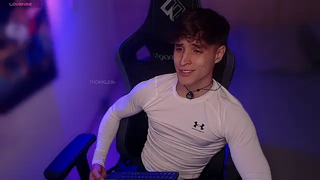 Snapshot of thomklein chatting on October 7, 2025, 8:10 pm thomklein online show from October 7, 2025, 8:10 pm