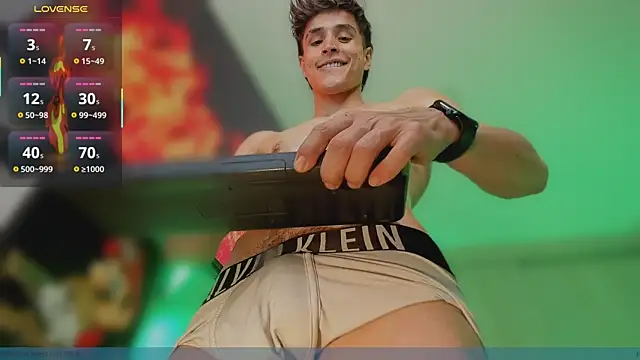 Snapshot of thomklein chatting on October 2, 2025, 10:13 pm thomklein online show from October 2, 2025, 10:13 pm