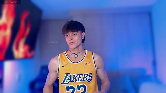 Snapshot of thomklein chatting on October 9, 2025, 7:14 pm thomklein online show from October 9, 2025, 7:14 pm