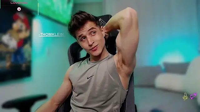 Snapshot of thomklein chatting on September 19, 2025, 9:30 pm thomklein online show from September 19, 2025, 9:30 pm