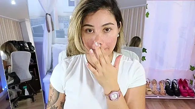 Snapshot of Tawny_cox chatting on November 10, 2025, 3:17 pm Tawny cox online show from November 10, 2025, 3:17 pm