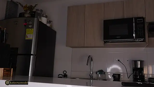 Snapshot of katie_cruz chatting on October 4, 2025, 11:12 am katie cruz online show from October 4, 2025, 11:12 am