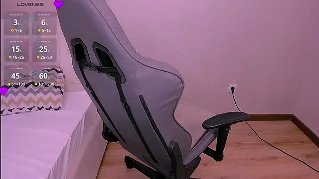 Snapshot of HinaJeen chatting on October 6, 2025, 7:20 am HinaJeen online show from October 6, 2025, 7:20 am