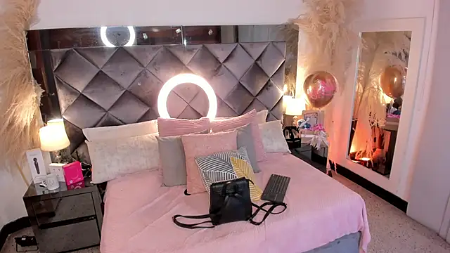 Snapshot of sofhiaa_adaams chatting on October 6, 2025, 11:16 pm sofhiaa adaams online show from October 6, 2025, 11:16 pm