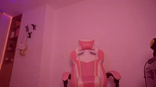 Snapshot of andreafernandz chatting on March 1, 2026, 1:49 am andreafernandz online show from March 1, 2026, 1:49 am