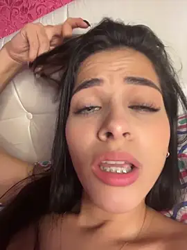 Snapshot of violetta-brown1 chatting on November 13, 2025, 5:00 am violetta-brown1 online show from November 13, 2025, 5:00 am