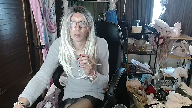 Ombeline1 online show from September 16, 2025, 5:03 pm