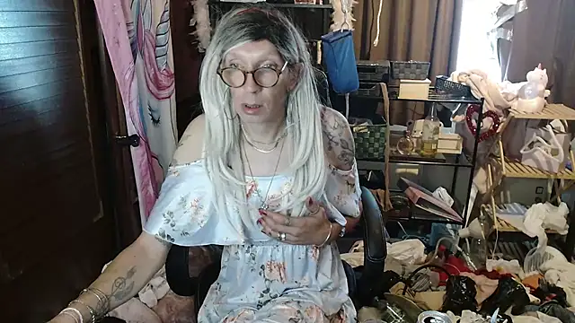 Ombeline1 online show from September 12, 2025, 5:24 pm