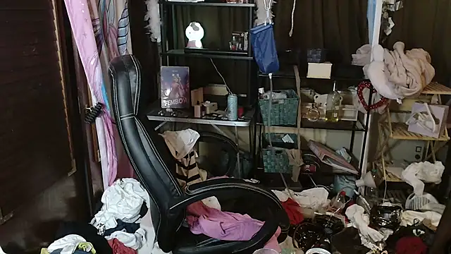 Ombeline1 online show from September 27, 2025, 5:52 pm