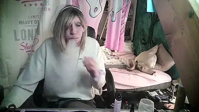 Ombeline1 online show from February 18, 2025, 5:53 pm