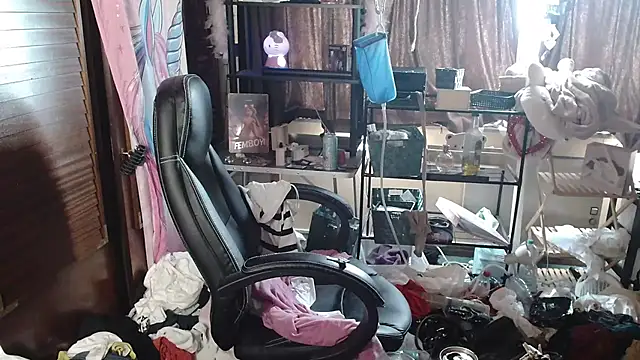 Ombeline1 online show from September 26, 2025, 12:45 pm