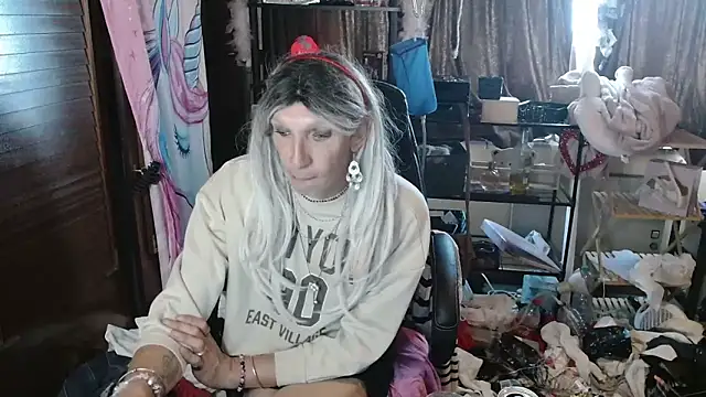 Ombeline1 online show from October 2, 2025, 10:07 am