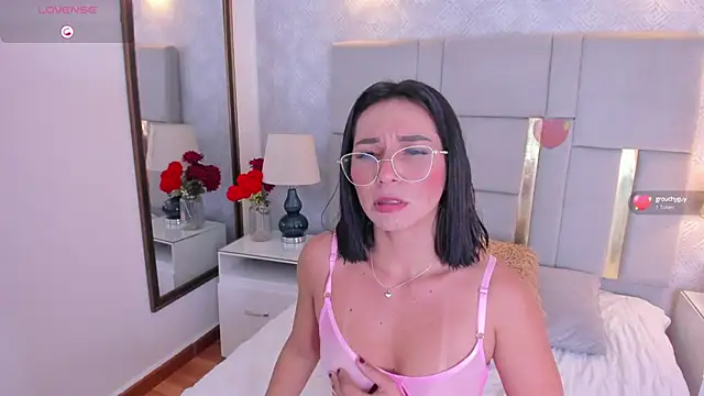 Camilaa Sanchez  online show from February 6, 2025, 10:58 am