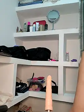 Lia Hurley online show from September 23, 2025, 3:30 pm