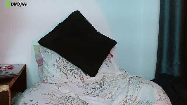 Hot Candy  online show from November 3, 2025, 12:16 am