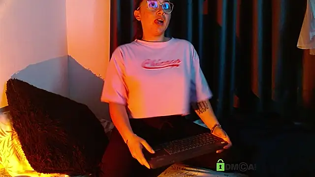 Snapshot of Hot_Candy_ chatting on September 18, 2025, 2:14 am Hot Candy  online show from September 18, 2025, 2:14 am