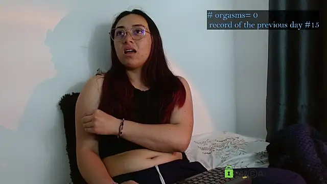 Snapshot of Hot_Candy_ chatting on October 13, 2025, 3:30 am Hot Candy  online show from October 13, 2025, 3:30 am