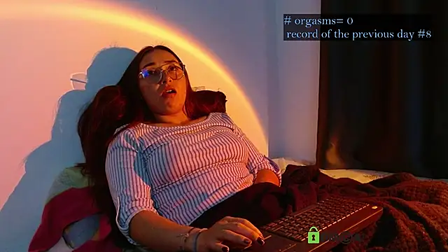 Snapshot of Hot_Candy_ chatting on October 20, 2025, 4:14 am Hot Candy  online show from October 20, 2025, 4:14 am