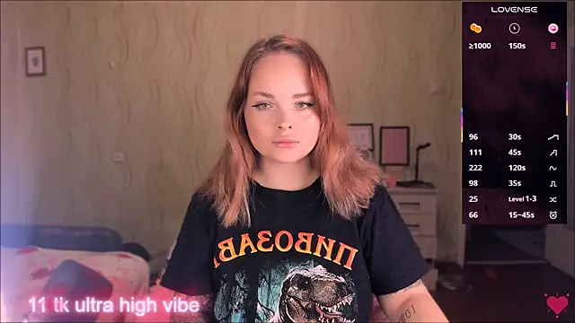 Snapshot of flower_sarah_ chatting on October 6, 2025, 1:01 pm flower sarah  online show from October 6, 2025, 1:01 pm