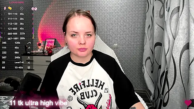 Snapshot of flower_sarah_ chatting on October 30, 2025, 9:33 pm flower sarah  online show from October 30, 2025, 9:33 pm