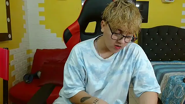 Snapshot of isabeautyx19 chatting on October 6, 2025, 2:35 am isabeautyx19 online show from October 6, 2025, 2:35 am