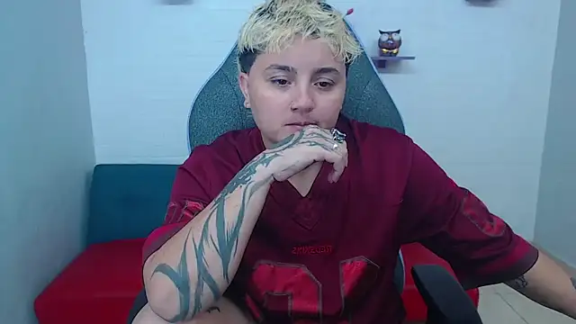 Snapshot of isabeautyx19 chatting on February 14, 2025, 3:00 am isabeautyx19 online show from February 14, 2025, 3:00 am