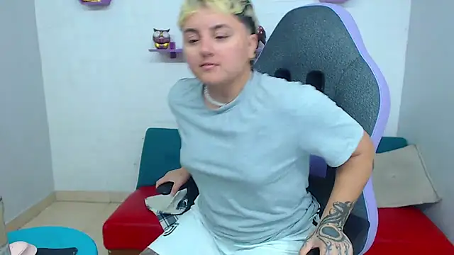 Snapshot of isabeautyx19 chatting on February 22, 2025, 2:06 am isabeautyx19 online show from February 22, 2025, 2:06 am