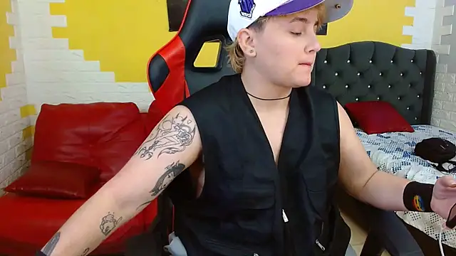 Snapshot of isabeautyx19 chatting on September 18, 2025, 3:20 am isabeautyx19 online show from September 18, 2025, 3:20 am