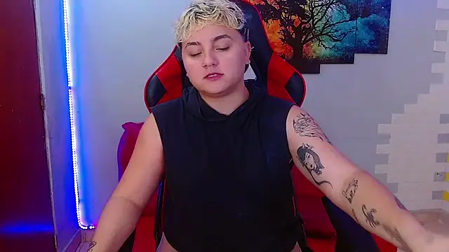 Snapshot of isabeautyx19 chatting on March 20, 2025, 2:51 am isabeautyx19 online show from March 20, 2025, 2:51 am