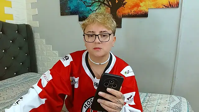 Snapshot of isabeautyx19 chatting on October 11, 2025, 2:45 am isabeautyx19 online show from October 11, 2025, 2:45 am