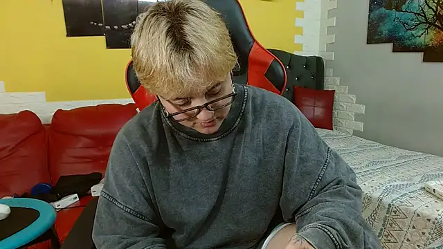 Snapshot of isabeautyx19 chatting on October 7, 2025, 1:17 am isabeautyx19 online show from October 7, 2025, 1:17 am