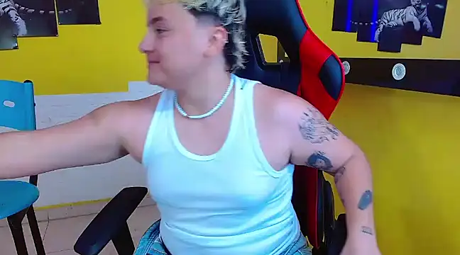 Snapshot of isabeautyx19 chatting on March 5, 2025, 1:21 am isabeautyx19 online show from March 5, 2025, 1:21 am