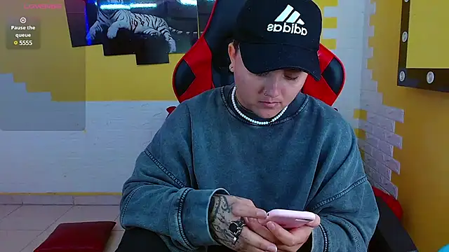 Snapshot of isabeautyx19 chatting on March 9, 2025, 4:27 am isabeautyx19 online show from March 9, 2025, 4:27 am