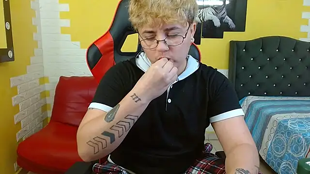 Snapshot of isabeautyx19 chatting on October 5, 2025, 1:51 am isabeautyx19 online show from October 5, 2025, 1:51 am