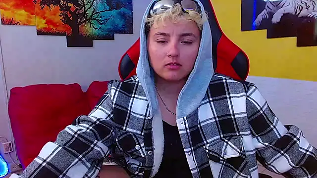 Snapshot of isabeautyx19 chatting on February 13, 2025, 2:56 am isabeautyx19 online show from February 13, 2025, 2:56 am