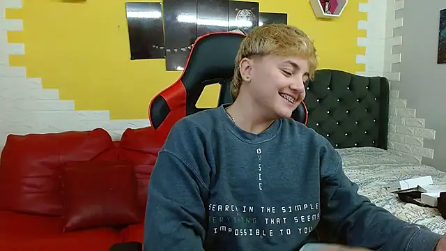 Snapshot of isabeautyx19 chatting on October 2, 2025, 2:04 am isabeautyx19 online show from October 2, 2025, 2:04 am