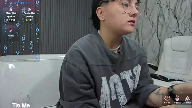 isabeautyx19 online show from December 15, 2025, 7:03 am