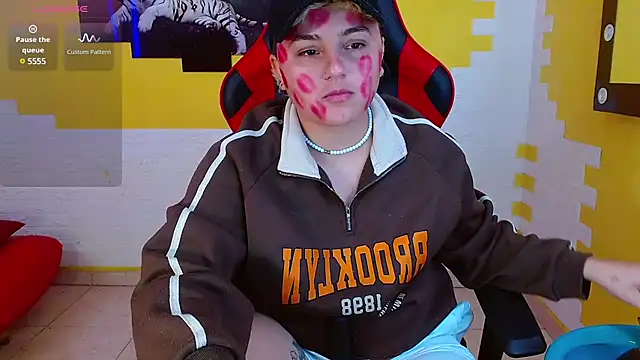 Snapshot of isabeautyx19 chatting on March 13, 2025, 1:43 am isabeautyx19 online show from March 13, 2025, 1:43 am