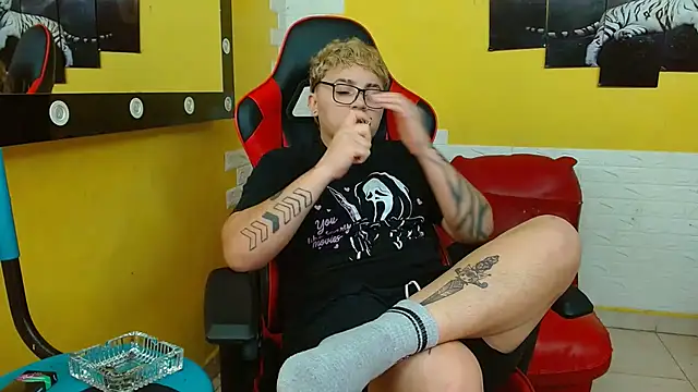 Snapshot of isabeautyx19 chatting on October 12, 2025, 2:46 am isabeautyx19 online show from October 12, 2025, 2:46 am