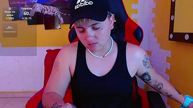 Snapshot of isabeautyx19 chatting on March 10, 2025, 2:50 am isabeautyx19 online show from March 10, 2025, 2:50 am