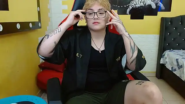 Snapshot of isabeautyx19 chatting on September 10, 2025, 2:21 am isabeautyx19 online show from September 10, 2025, 2:21 am