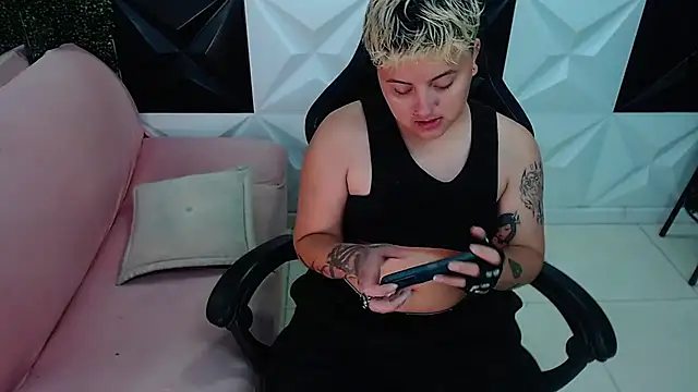 Snapshot of isabeautyx19 chatting on February 28, 2025, 3:37 pm isabeautyx19 online show from February 28, 2025, 3:37 pm