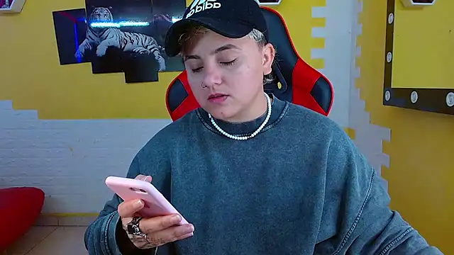 Snapshot of isabeautyx19 chatting on March 9, 2025, 1:25 am isabeautyx19 online show from March 9, 2025, 1:25 am