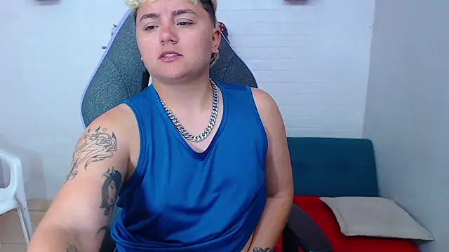 Snapshot of isabeautyx19 chatting on February 24, 2025, 5:43 am isabeautyx19 online show from February 24, 2025, 5:43 am